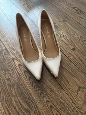 COACH Cream Pointed-Toe Leather Pumps with Trim